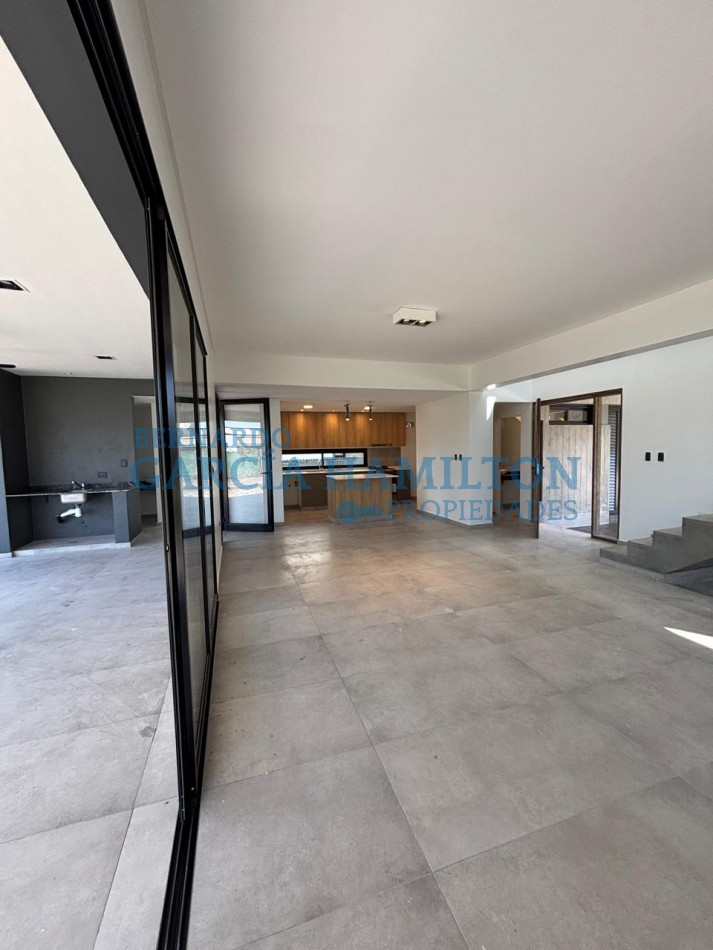 Moderna casa en venta Alto verde 3