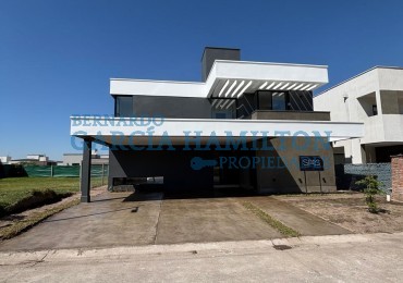 Moderna casa en venta Alto verde 3